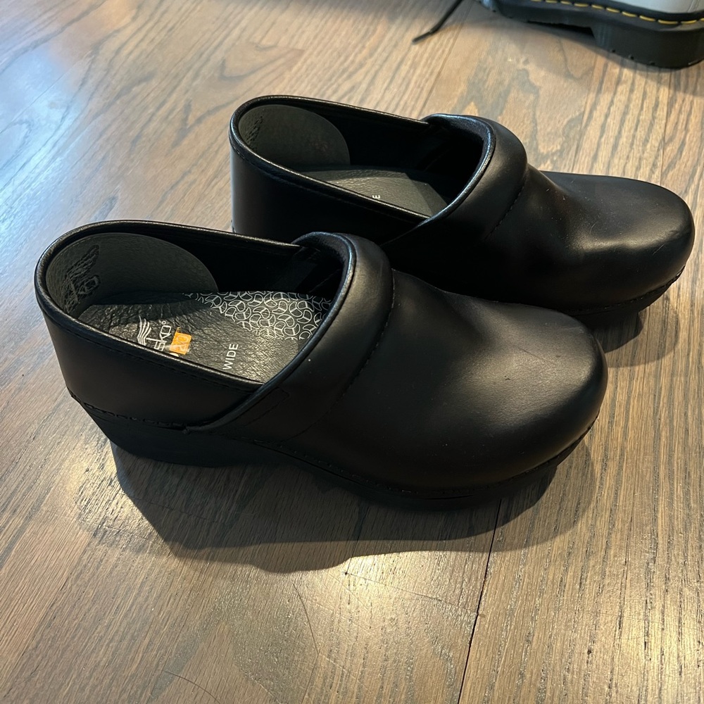 Dansko Clogs 36 Wide (women’s 6, 6.5)